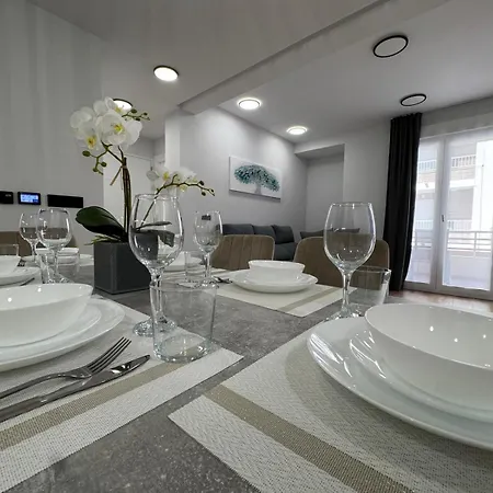 Family Luxury 3br Flat - Del Cura - Sea View דירה *